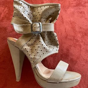 Fabulous CELESTIAL Star Cutout High Heel Sandal Faux Leather BOOTIES Size 7